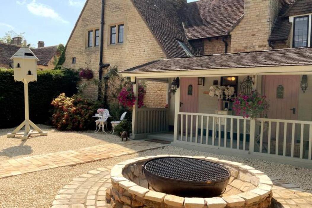 Piglet Lodge Pebworth Exterior photo